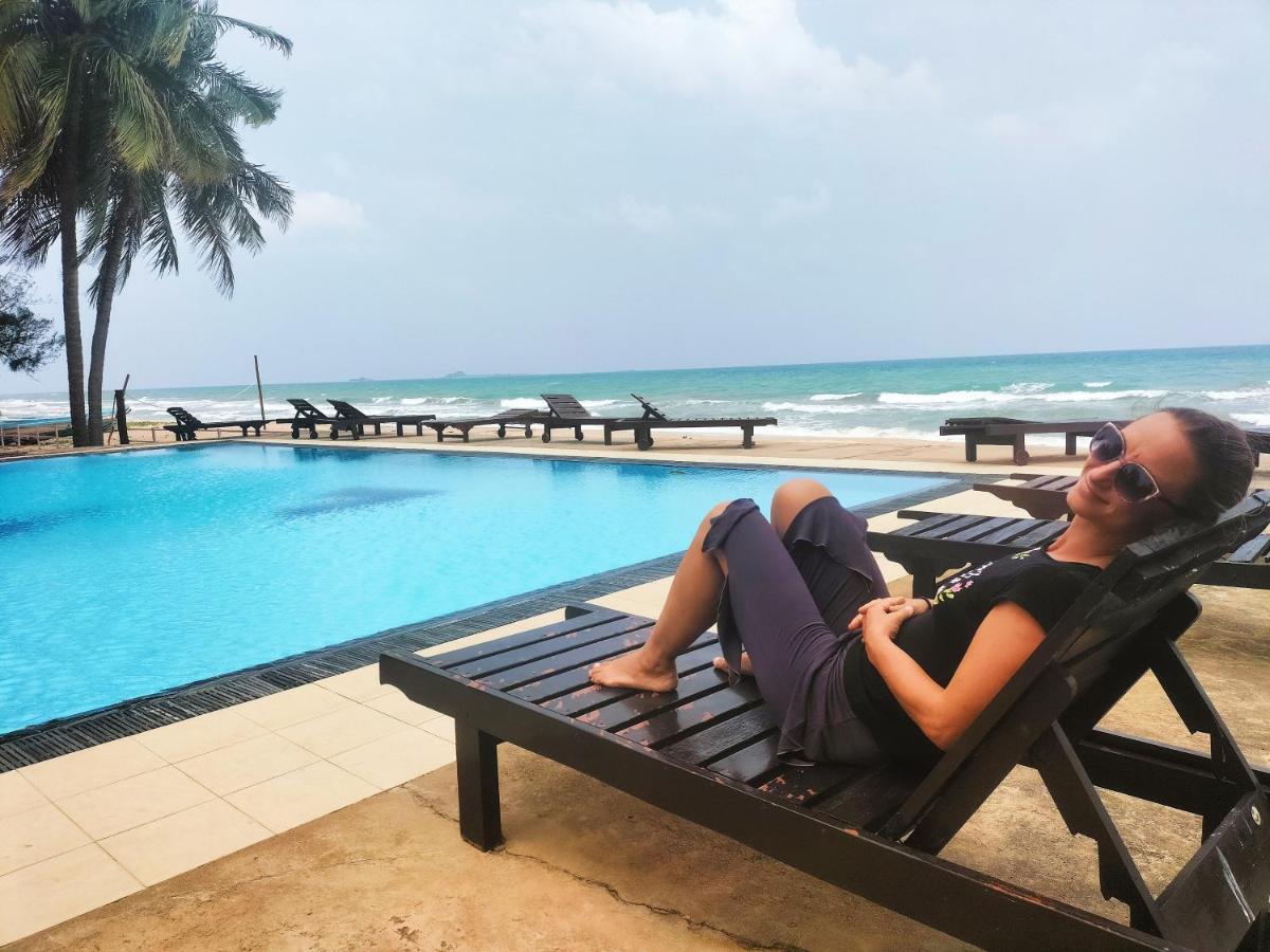 Hotel Coral Bay Тринкомали Экстерьер фото