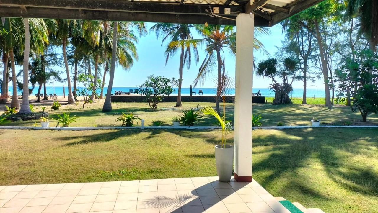 Hotel Coral Bay Тринкомали Экстерьер фото