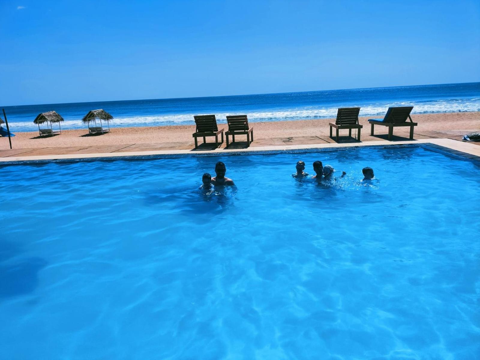 Hotel Coral Bay Тринкомали Экстерьер фото
