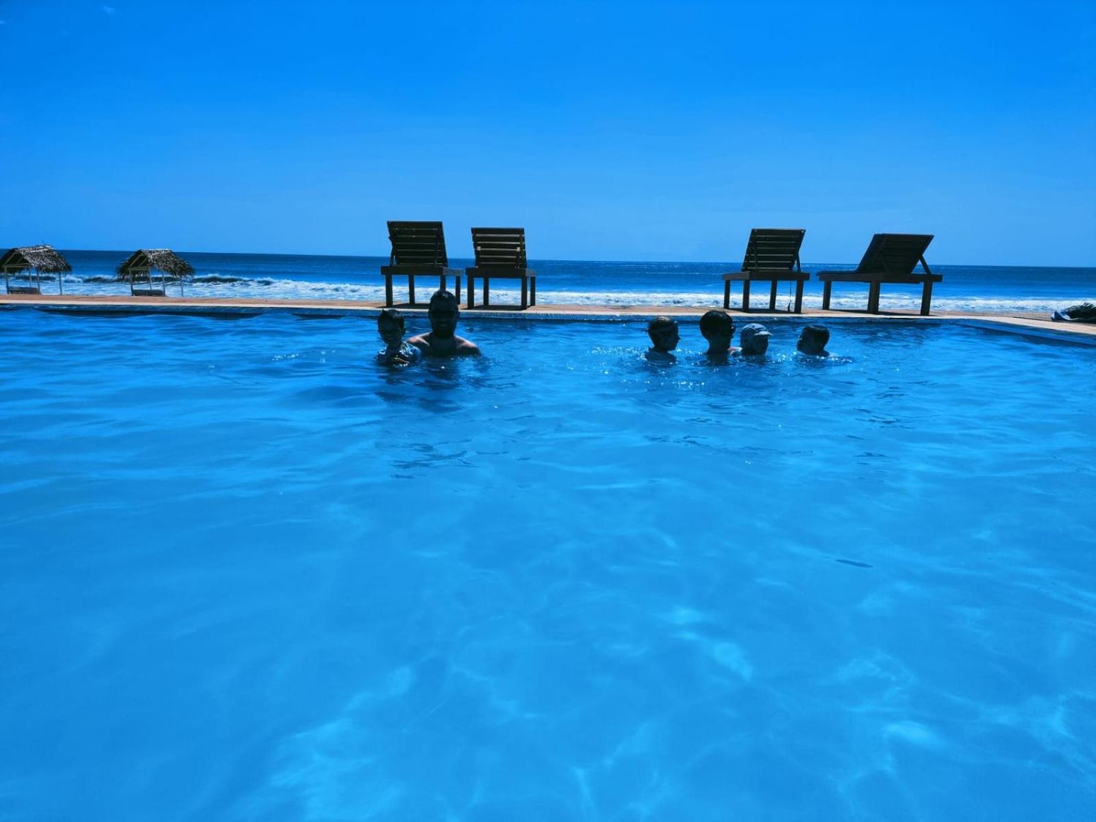 Hotel Coral Bay Тринкомали Экстерьер фото