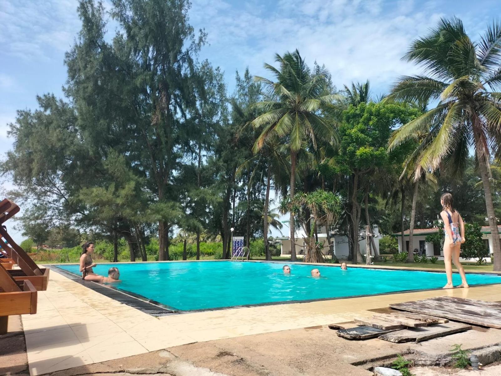 Hotel Coral Bay Тринкомали Экстерьер фото